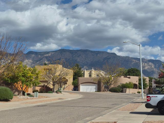 8412 Desert Sunrise Road NE, Albuquerque, NM 87122