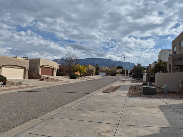 8412 Desert Sunrise Road NE, Albuquerque, NM 87122