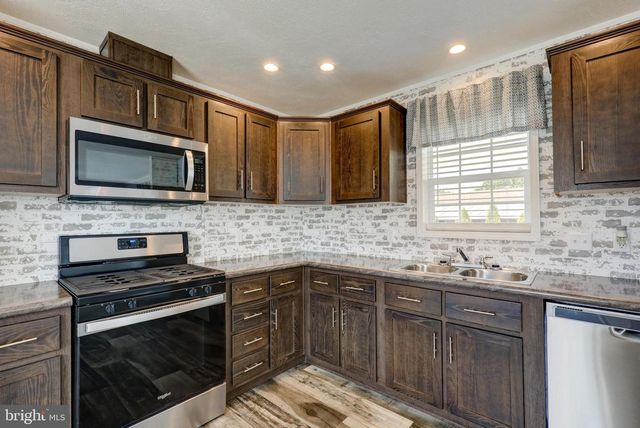 75 LOBIN RD, East Earl, PA 17519
