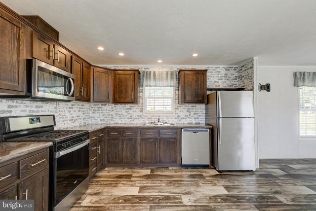 75 LOBIN RD, East Earl, PA 17519