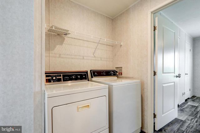 75 LOBIN RD, East Earl, PA 17519
