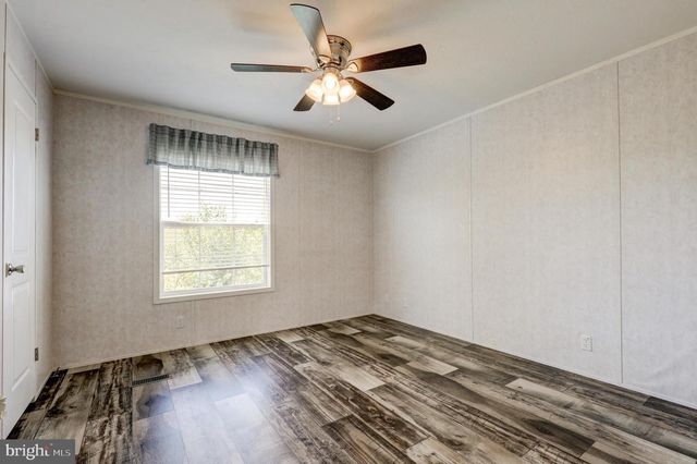 75 LOBIN RD, East Earl, PA 17519