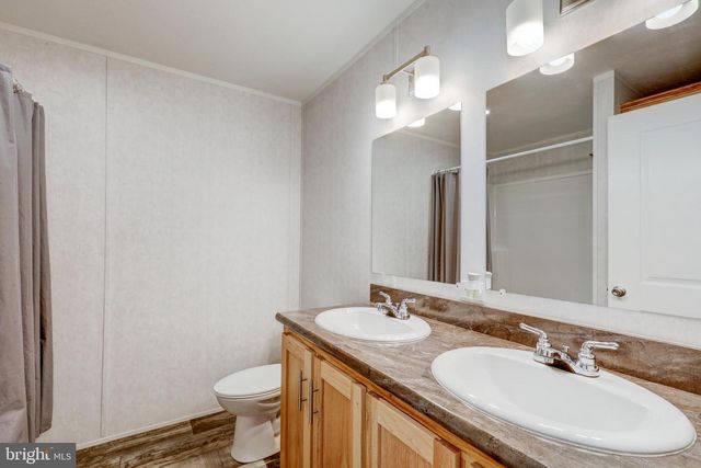 75 LOBIN RD, East Earl, PA 17519