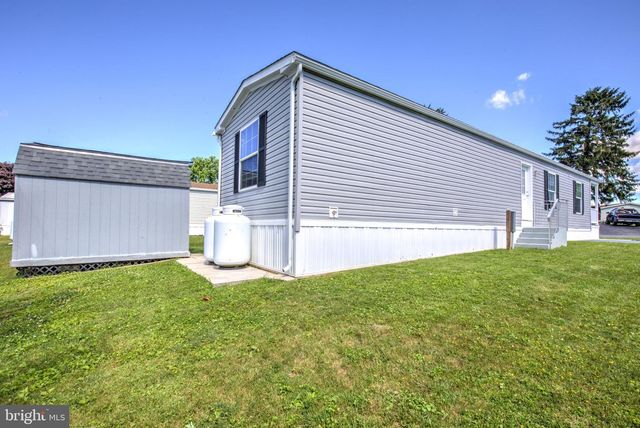 75 LOBIN RD, East Earl, PA 17519