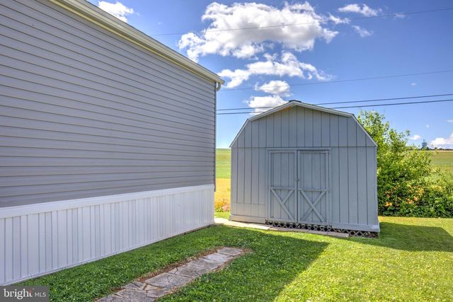75 LOBIN RD, East Earl, PA 17519