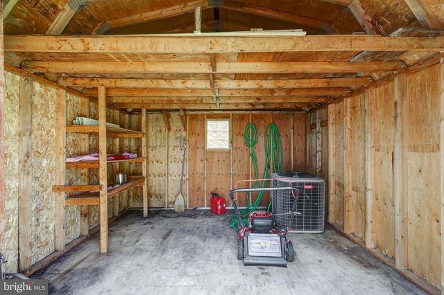 75 LOBIN RD, East Earl, PA 17519