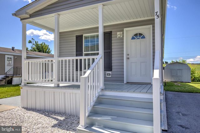 75 LOBIN RD, East Earl, PA 17519