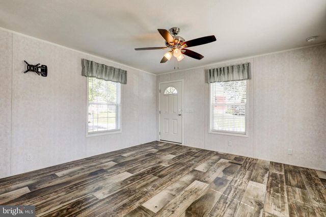 75 LOBIN RD, East Earl, PA 17519