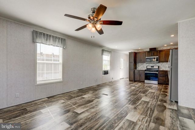 75 LOBIN RD, East Earl, PA 17519
