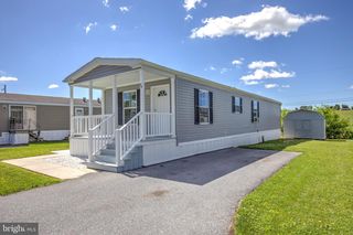 75 LOBIN RD, East Earl, PA 17519