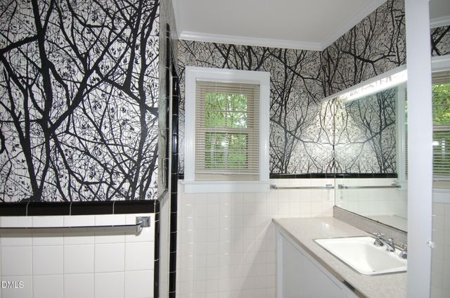 706 Smedes Place, Raleigh, NC 27605