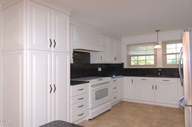 706 Smedes Place, Raleigh, NC 27605