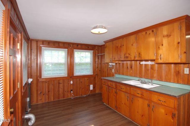 706 Smedes Place, Raleigh, NC 27605