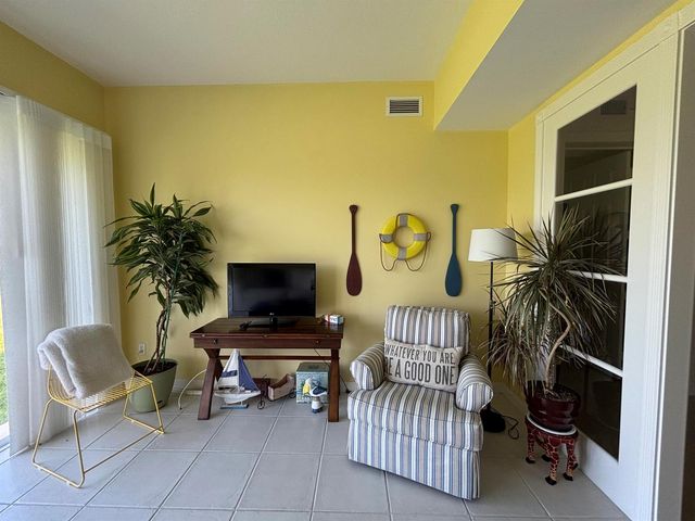 29 Harbour Isle W 102, Fort Pierce, FL 34949
