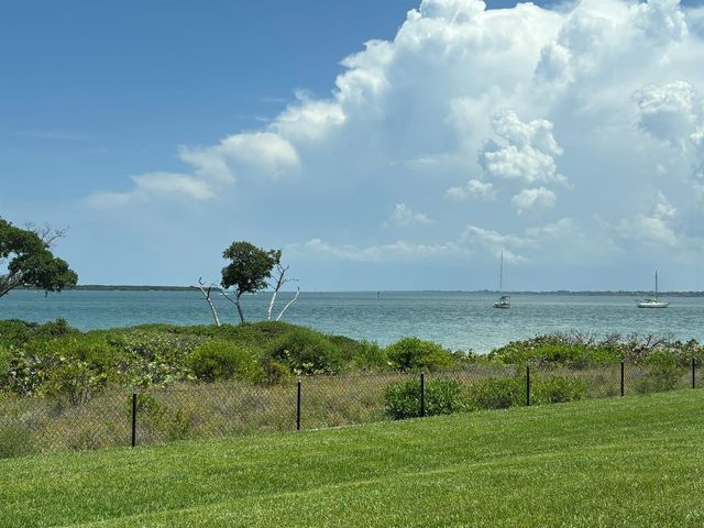 29 Harbour Isle W 102, Fort Pierce, FL 34949