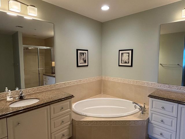 29 Harbour Isle W 102, Fort Pierce, FL 34949