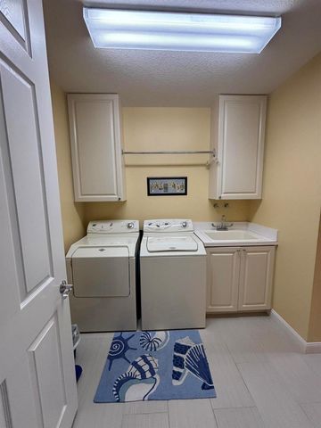 29 Harbour Isle W 102, Fort Pierce, FL 34949