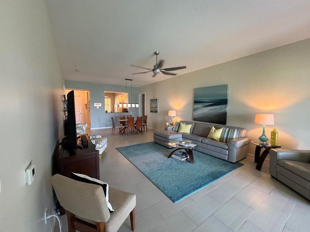 29 Harbour Isle W 102, Fort Pierce, FL 34949