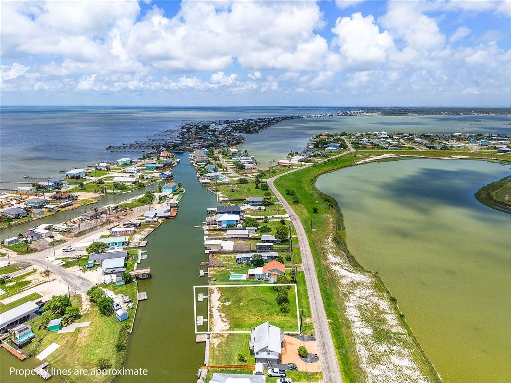 525-527 Copano Cove, Rockport, TX 78382 — photo 5