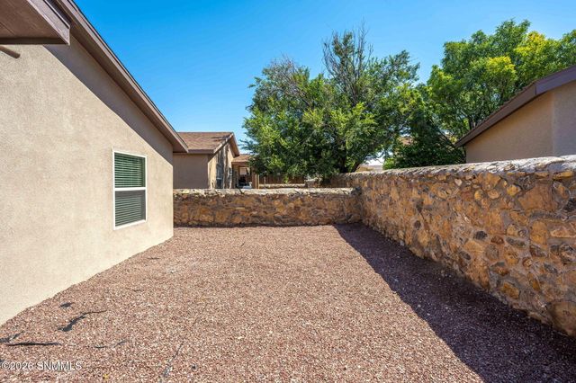 3733 Stoneway Road, Las Cruces, NM 88012