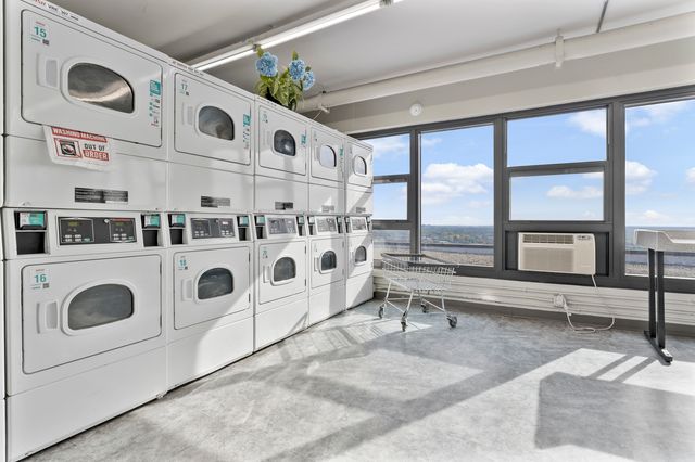 6700 S SOUTH SHORE Drive 24E, Chicago, IL 60649