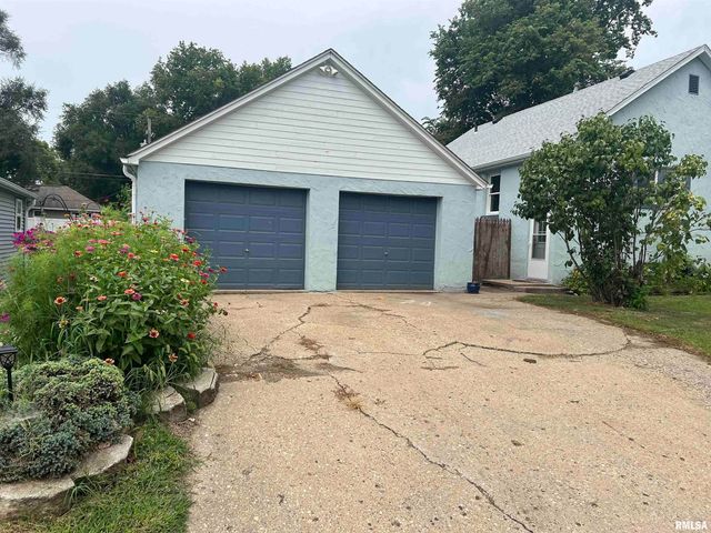 1401 S 6TH Street, Pekin, IL 61554