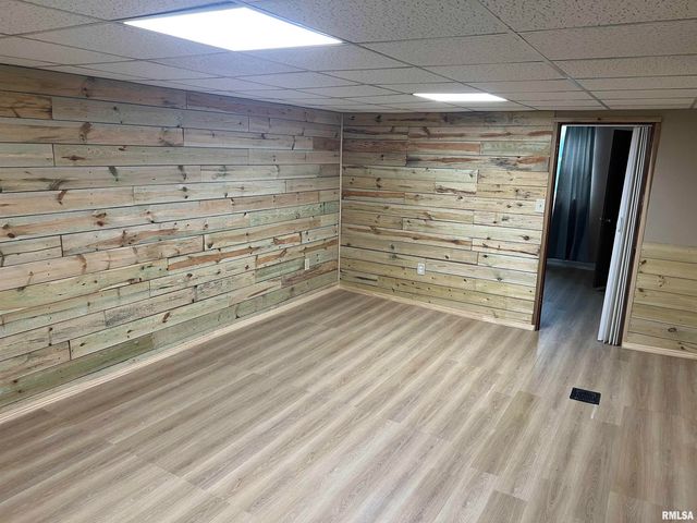 1401 S 6TH Street, Pekin, IL 61554