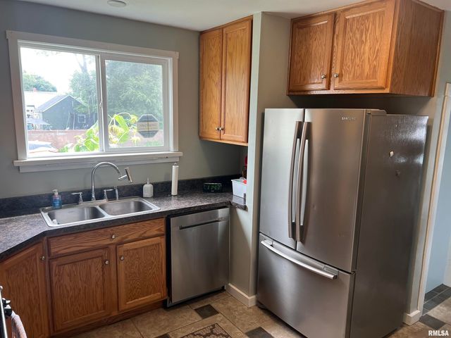 1401 S 6TH Street, Pekin, IL 61554