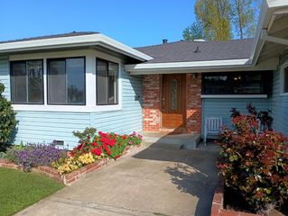 8401 Grinnel Way, Sacramento, CA 95826