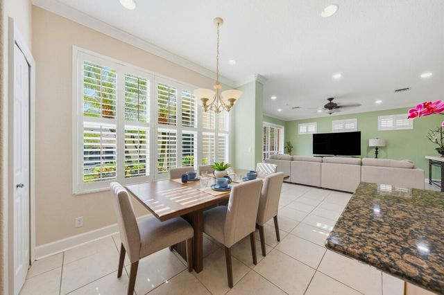 8212 Calterra Drive, Palm Beach Gardens, FL 33418