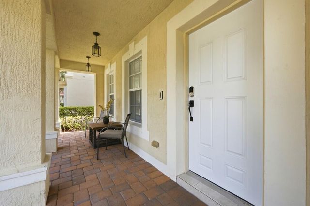8212 Calterra Drive, Palm Beach Gardens, FL 33418