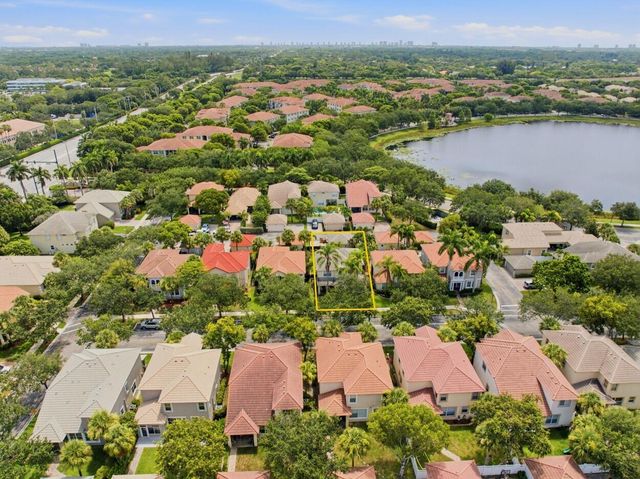 8212 Calterra Drive, Palm Beach Gardens, FL 33418