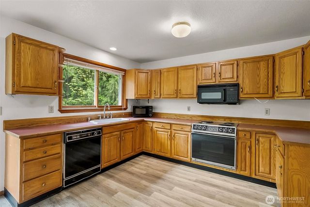 7220 174th St NW, Stanwood, WA 98292