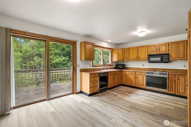 7220 174th St NW, Stanwood, WA 98292