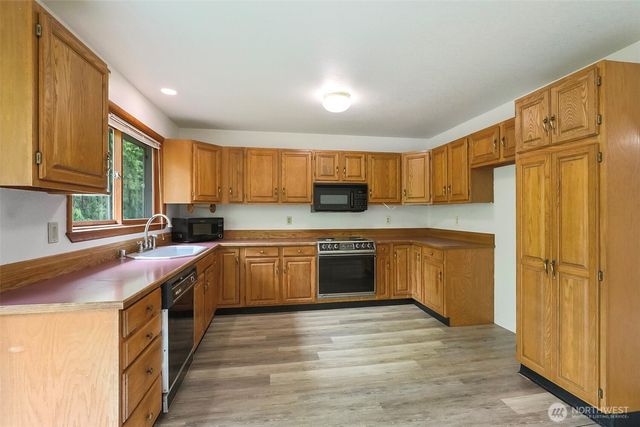 7220 174th St NW, Stanwood, WA 98292