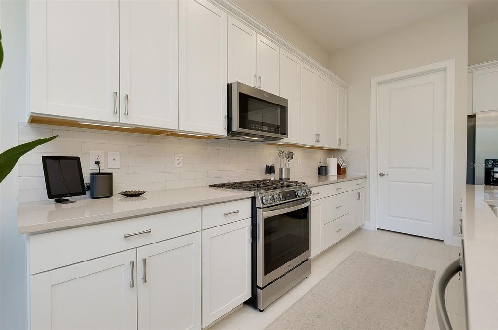 Image 26 of property listing at 10036 BEACHWALK DRIVE, Englewood, FL 34223