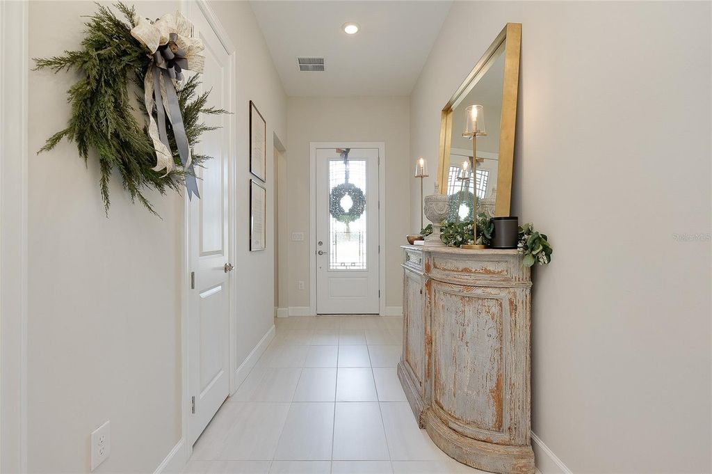 Image 6 of property listing at 10036 BEACHWALK DRIVE, Englewood, FL 34223