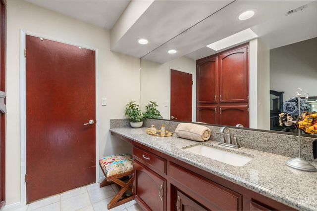 6900 Seapines Drive 3, Bakersfield, CA 93309