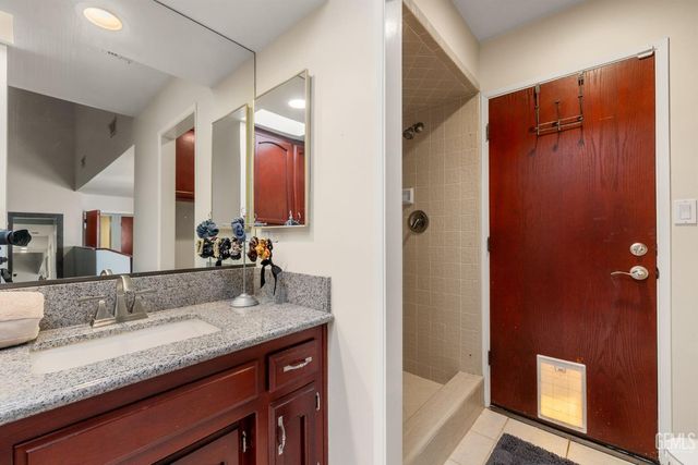 6900 Seapines Drive 3, Bakersfield, CA 93309