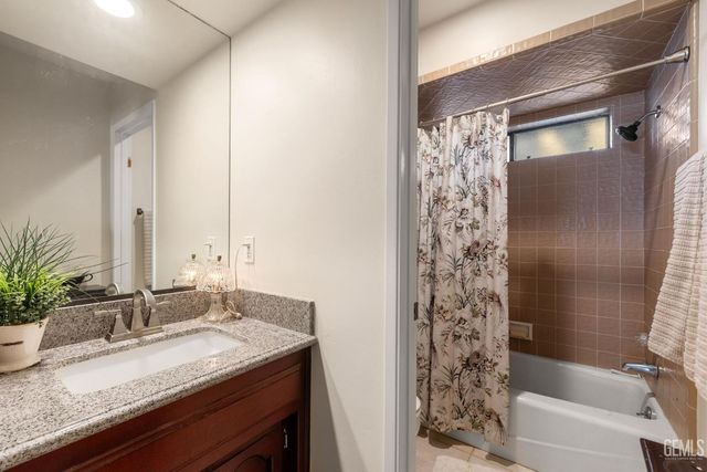 6900 Seapines Drive 3, Bakersfield, CA 93309