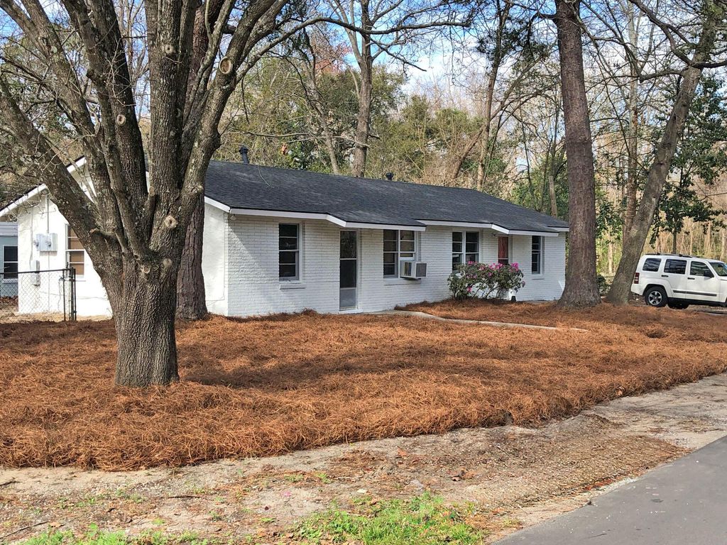 2200 April Avenue, North Charleston, SC 29406