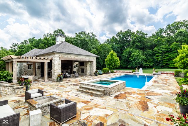 9681 Pleasant View Lane, Zionsville, IN 46077