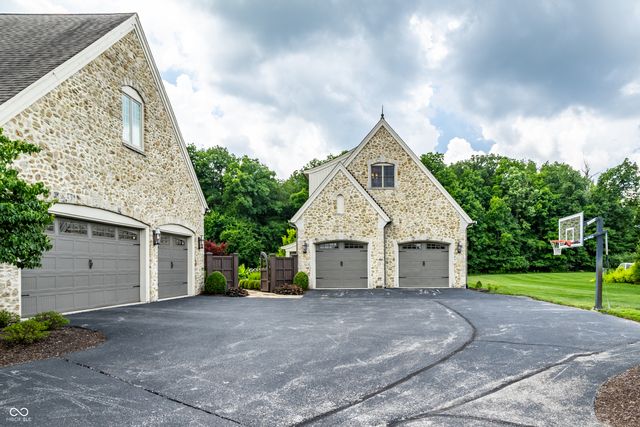 9681 Pleasant View Lane, Zionsville, IN 46077