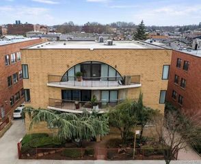 14726 Roosevelt Avenue 2C, Flushing, NY 11354