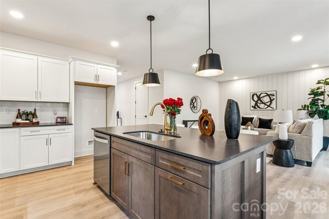 2412 Crestview Drive, Charlotte, NC 28216