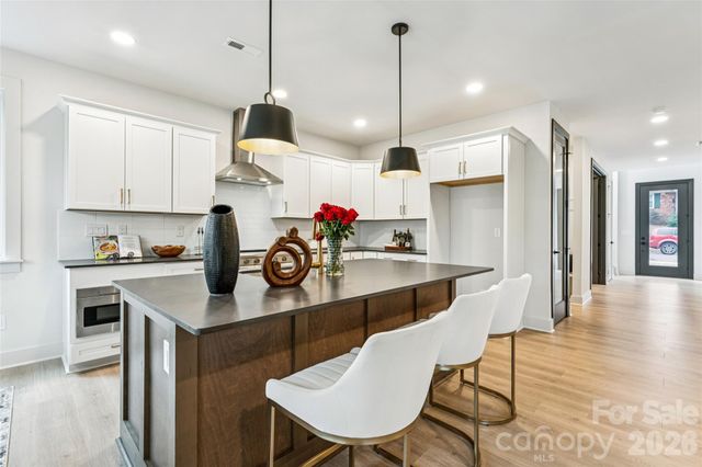 2412 Crestview Drive, Charlotte, NC 28216