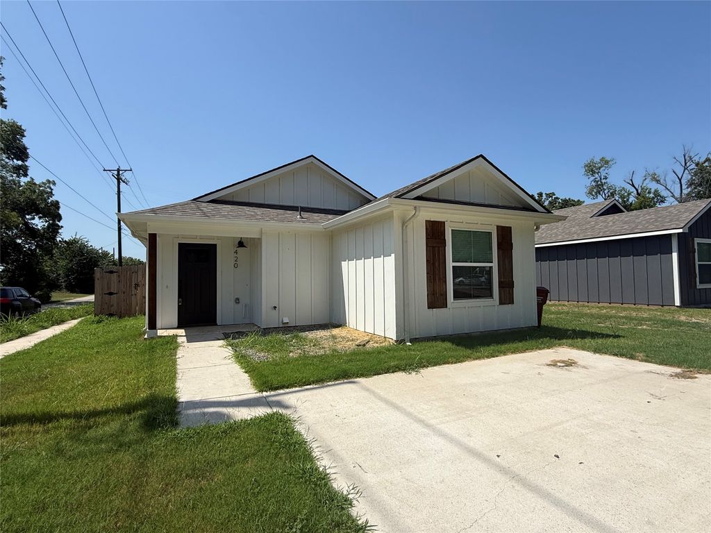 420 E 5th Street, Bonham, TX 75418