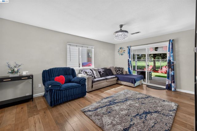 439 W Golf Circle, Manteca, CA 95337