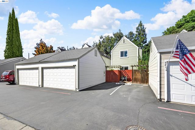 439 W Golf Circle, Manteca, CA 95337