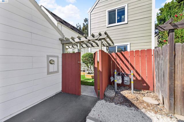 439 W Golf Circle, Manteca, CA 95337